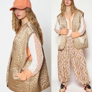 POL Women's S/M Quilted Satin Vest Champagne Gold Oversized NWOT
